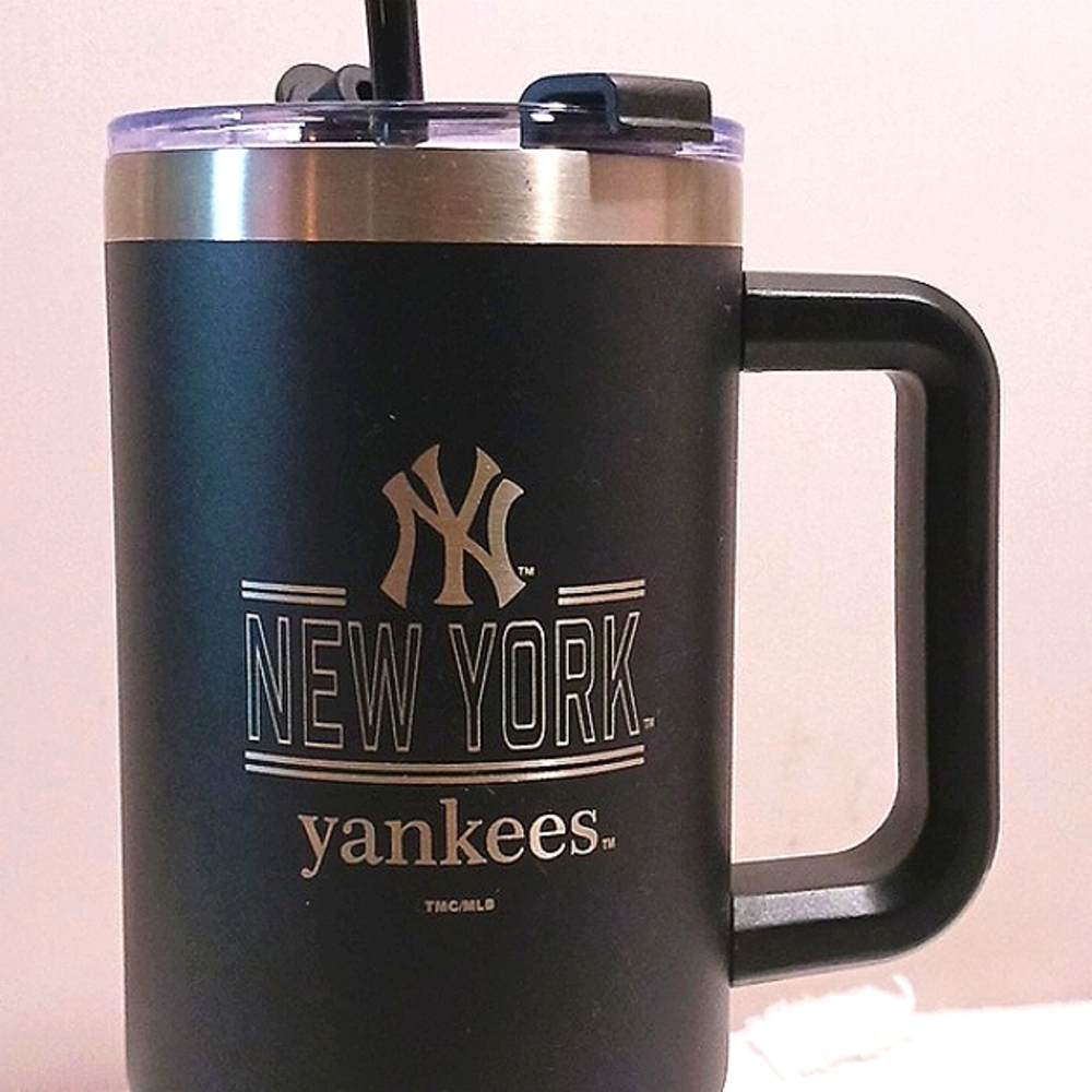 Official New York Yankees ⚾️ Travel Tumbler 40oz. Classic Detail Design ⚜️ New